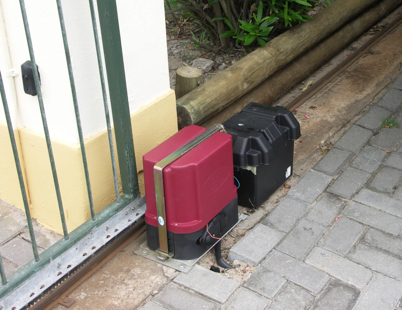 Sliding gate motor installed beside an electric sliding gate